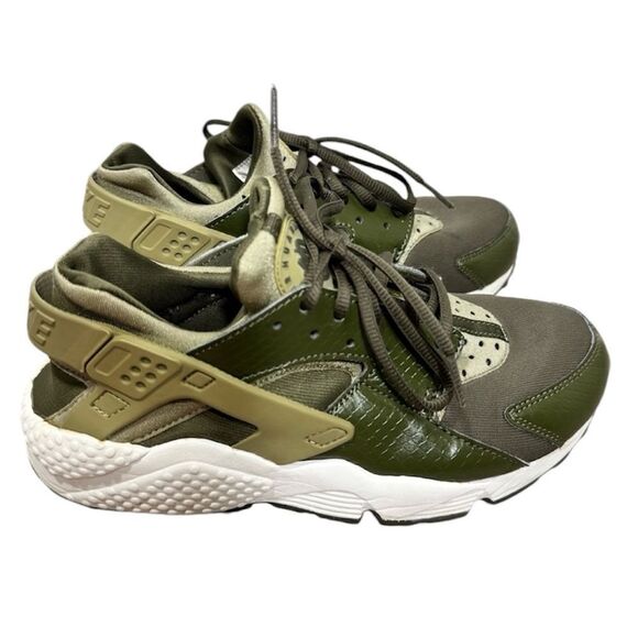 Nike Shoes - NIKE HUARACHE SNEAKERS 7.5